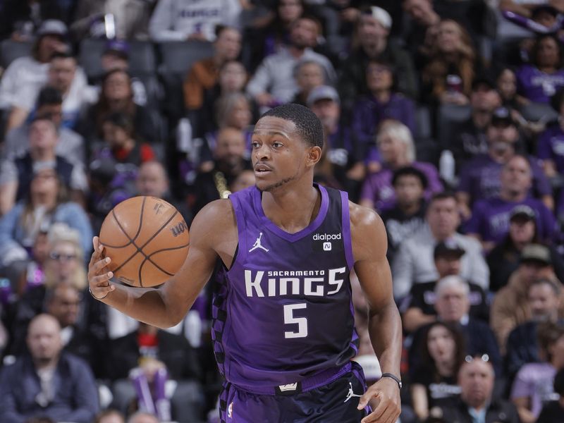 SACRAMENTO, CA - JANUARY 7:  De'Aaron Fox #5 of the Sacramento Kings handles the ball during the game  on January 7, 2024 at Golden 1 Center in Sacramento, California. NOTE TO USER: User expressly acknowledges and agrees that, by downloading and or using this Photograph, user is consenting to the terms and conditions of the Getty Images License Agreement. Mandatory Copyright Notice: Copyright 2024 NBAE (Photo by Rocky Widner/NBAE via Getty Images)