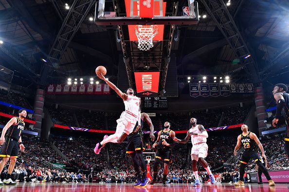 HOUSTON, TX - DECEMBER 27:   Jalen Green #4 of the Houston Rockets drives to the basket during the game against the Phoenix Suns on December 27, 2023 at the Toyota Center in Houston, Texas. NOTE TO USER: User expressly acknowledges and agrees that, by downloading and or using this photograph, User is consenting to the terms and conditions of the Getty Images License Agreement. Mandatory Copyright Notice: Copyright 2023 NBAE (Photo by Logan Riely/NBAE via Getty Images)