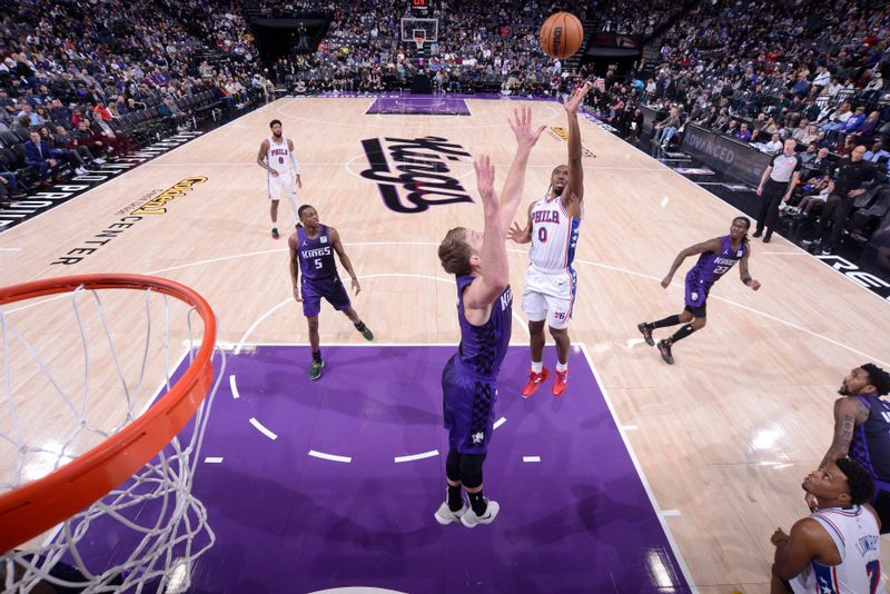 SACRAMENTO, CA - JANUARY 1:  Tyrese Maxey #0 of the Philadelphia 76ers shoots the ball during the game against the Sacramento Kings on January 1, 2025 at Golden 1 Center in Sacramento, California. NOTE TO USER: User expressly acknowledges and agrees that, by downloading and or using this Photograph, user is consenting to the terms and conditions of the Getty Images License Agreement. Mandatory Copyright Notice: Copyright 2025 NBAE (Photo by Rocky Widner/NBAE via Getty Images)