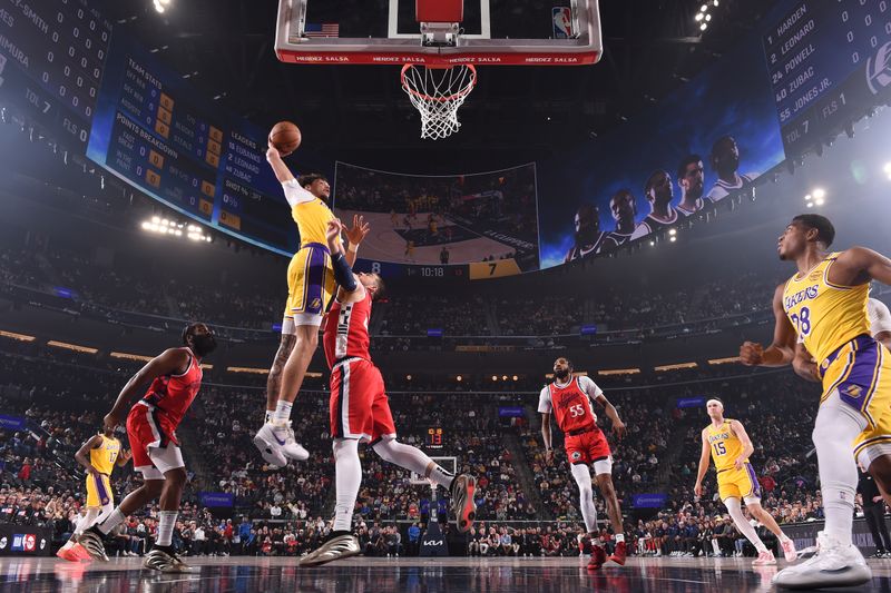 INGLEWOOD, CA - FEBRUARY 4: Jaxson Hayes #11 of the Los Angeles Lakers drives to the basket during the game against the LA Clippers on February 4, 2025 at Intuit Dome in Los Angeles, California. NOTE TO USER: User expressly acknowledges and agrees that, by downloading and/or using this Photograph, user is consenting to the terms and conditions of the Getty Images License Agreement. Mandatory Copyright Notice: Copyright 2025 NBAE (Photo by Juan Ocampo/NBAE via Getty Images)