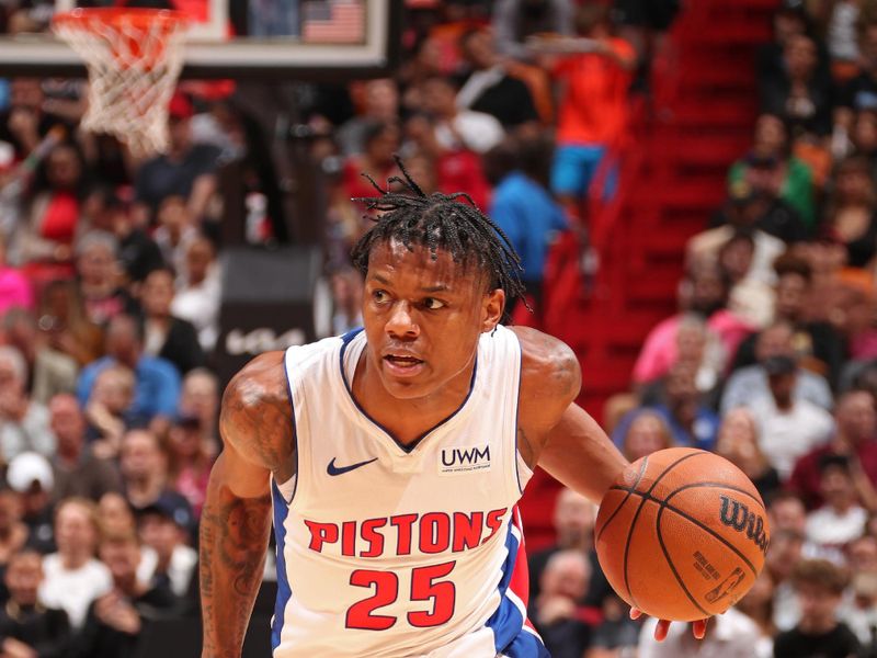 MIAMI, FL - MARCH 5: Marcus Sasser #25 of the Detroit Pistons handles the ball during the game against the Miami Heat on March 5, 2024 at Kaseya Center in Miami, Florida. NOTE TO USER: User expressly acknowledges and agrees that, by downloading and or using this Photograph, user is consenting to the terms and conditions of the Getty Images License Agreement. Mandatory Copyright Notice: Copyright 2024 NBAE (Photo by Issac Baldizon/NBAE via Getty Images)