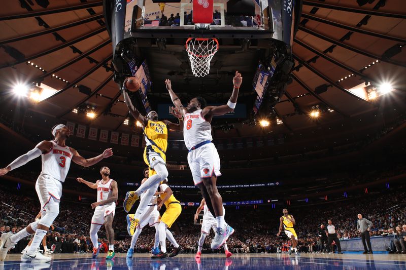 NEW YORK, NY - OCTOBER 25: Pascal Siakam #43 of the Indiana Pacers drives to the basket during the game against the New York Knicks on October 25, 2024 at Madison Square Garden in New York City, New York.  NOTE TO USER: User expressly acknowledges and agrees that, by downloading and or using this photograph, User is consenting to the terms and conditions of the Getty Images License Agreement. Mandatory Copyright Notice: Copyright 2024 NBAE  (Photo by David L. Nemec/NBAE via Getty Images)