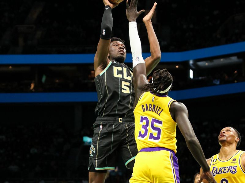 CHARLOTTE, NC - JANUARY 2: Mark Williams #5 of the Charlotte Hornets shoots the ball against the Los Angeles Lakers on January 2, 2023 at Spectrum Center in Charlotte, North Carolina. NOTE TO USER: User expressly acknowledges and agrees that, by downloading and or using this photograph, User is consenting to the terms and conditions of the Getty Images License Agreement. Mandatory Copyright Notice: Copyright 2023 NBAE (Photo by Brock Williams-Smith/NBAE via Getty Images)