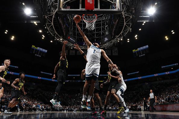 MINNEAPOLIS, MN -  NOVEMBER 30 :  Kyle Anderson #1 of the Minnesota Timberwolves drives to the basket during the game against the Utah Jazz on November 30, 2023 at Target Center in Minneapolis, Minnesota. NOTE TO USER: User expressly acknowledges and agrees that, by downloading and or using this Photograph, user is consenting to the terms and conditions of the Getty Images License Agreement. Mandatory Copyright Notice: Copyright 2023 NBAE (Photo by Jordan Johnson/NBAE via Getty Images)