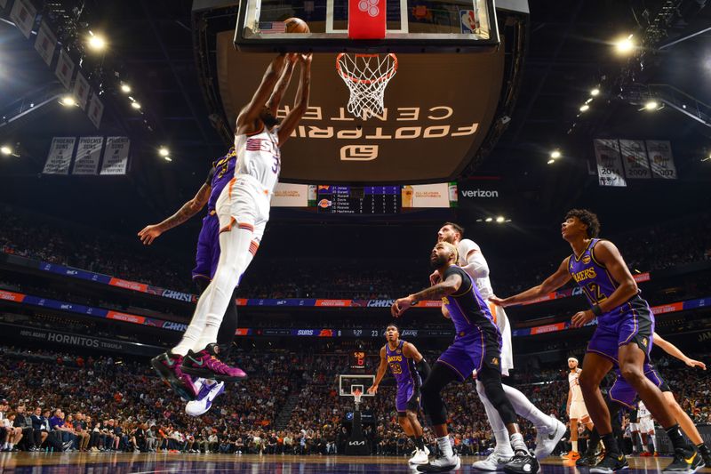 PHOENIX, AZ - OCTOBER 28: Kevin Durant #35 of the Phoenix Suns shoots the ball during the game against the Los Angeles Lakers on October 28, 2024 at Footprint Center in Phoenix, Arizona. NOTE TO USER: User expressly acknowledges and agrees that, by downloading and or using this photograph, user is consenting to the terms and conditions of the Getty Images License Agreement. Mandatory Copyright Notice: Copyright 2024 NBAE (Photo by Barry Gossage/NBAE via Getty Images)