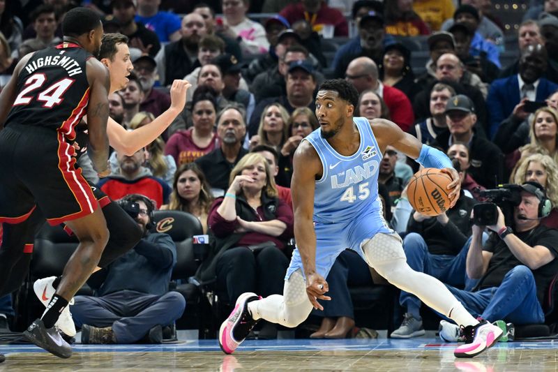 CLEVELAND, OHIO - MARCH 05: Donovan Mitchell #45 of the Cleveland Cavaliers goes to the basket during the first half against the Miami Heat at Rocket Arena on March 05, 2025 in Cleveland, Ohio. NOTE TO USER: User expressly acknowledges and agrees that, by downloading and or using this photograph, User is consenting to the terms and conditions of the Getty Images License Agreement. (Photo by Nick Cammett/Getty Images)