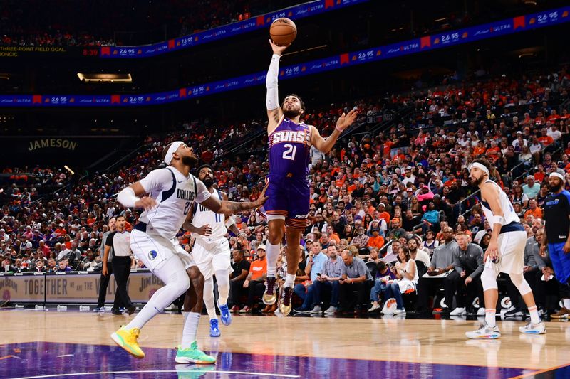 PHOENIX, AZ - OCTOBER  26: Tyus Jones #21 of the Phoenix Suns shoots the ball during the game against the Dallas Mavericks on October 26, 2024 at Footprint Center in Phoenix, Arizona. NOTE TO USER: User expressly acknowledges and agrees that, by downloading and or using this photograph, user is consenting to the terms and conditions of the Getty Images License Agreement. Mandatory Copyright Notice: Copyright 2024 NBAE (Photo by Kate Frese/NBAE via Getty Images)