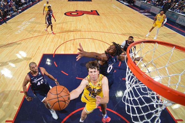 PHILADELPHIA, PA - NOVEMBER 27: Austin Reaves #15 of the Los Angeles Lakers drives to the basket during the game against the Philadelphia 76ers on November 27, 2023 at the Wells Fargo Center in Philadelphia, Pennsylvania NOTE TO USER: User expressly acknowledges and agrees that, by downloading and/or using this Photograph, user is consenting to the terms and conditions of the Getty Images License Agreement. Mandatory Copyright Notice: Copyright 2023 NBAE (Photo by Jesse D. Garrabrant/NBAE via Getty Images)