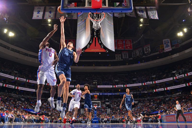 PHILADELPHIA, PA - NOVEMBER 2: Zach Edey #14 of the Memphis Grizzlies attempts blocks the basket during the game against the Philadelphia 76ers on November 2, 2024 at the Wells Fargo Center in Philadelphia, Pennsylvania NOTE TO USER: User expressly acknowledges and agrees that, by downloading and/or using this Photograph, user is consenting to the terms and conditions of the Getty Images License Agreement. Mandatory Copyright Notice: Copyright 2024 NBAE (Photo by Jesse D. Garrabrant/NBAE via Getty Images)