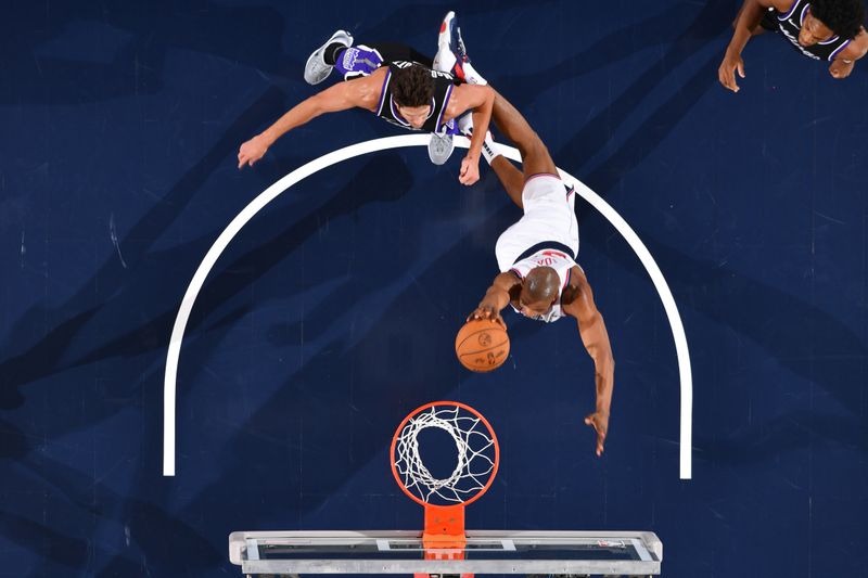 INGLEWOOD, CA - OCTOBER 17: Kai Jones #23 of the LA Clippers dunks the ball during the game against the Sacramento Kings on October 17, 2024 at Intuit Dome in Los Angeles, California. NOTE TO USER: User expressly acknowledges and agrees that, by downloading and/or using this Photograph, user is consenting to the terms and conditions of the Getty Images License Agreement. Mandatory Copyright Notice: Copyright 2024 NBAE (Photo by Juan Ocampo/NBAE via Getty Images)