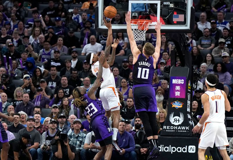 SACRAMENTO, CALIFORNIA - APRIL 12: Bradley Beal #3 of the Phoenix Suns shoots over Domantas Sabonis #10 of the Sacramento Kings during the second half of an NBA basketball game at Golden 1 Center on April 12, 2024 in Sacramento, California. NOTE TO USER: User expressly acknowledges and agrees that, by downloading and or using this photograph, User is consenting to the terms and conditions of the Getty Images License Agreement. (Photo by Thearon W. Henderson/Getty Images)