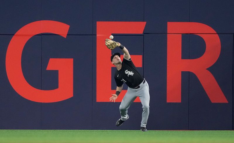 May 22, 2024; Toronto, Ontario, CAN; Chicago White Sox right fielder Zach DeLoach (31) catches a ball hit by Toronto Blue Jays second baseman Davis Schneider (not pictured) during the fifth inning at Rogers Centre. Mandatory Credit: John E. Sokolowski-USA TODAY Sports