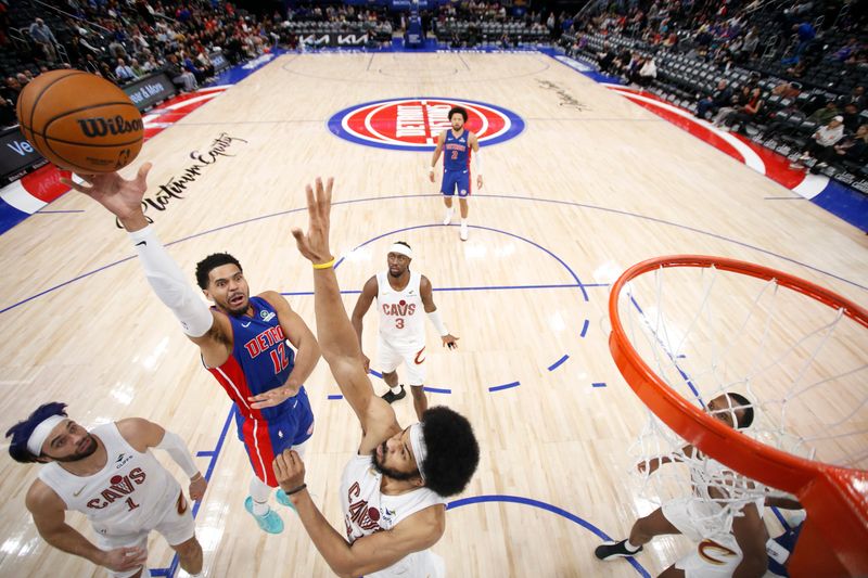 DETROIT, MI - FEBRUARY 05:  Tobias Harris #12 of the Detroit Pistons shoots the ball during the game against the Cleveland Cavaliers on February 05, 2025 at Little Caesars Arena in Detroit, Michigan. NOTE TO USER: User expressly acknowledges and agrees that, by downloading and/or using this photograph, User is consenting to the terms and conditions of the Getty Images License Agreement. Mandatory Copyright Notice: Copyright 2025 NBAE (Photo by Brian Sevald/NBAE via Getty Images)