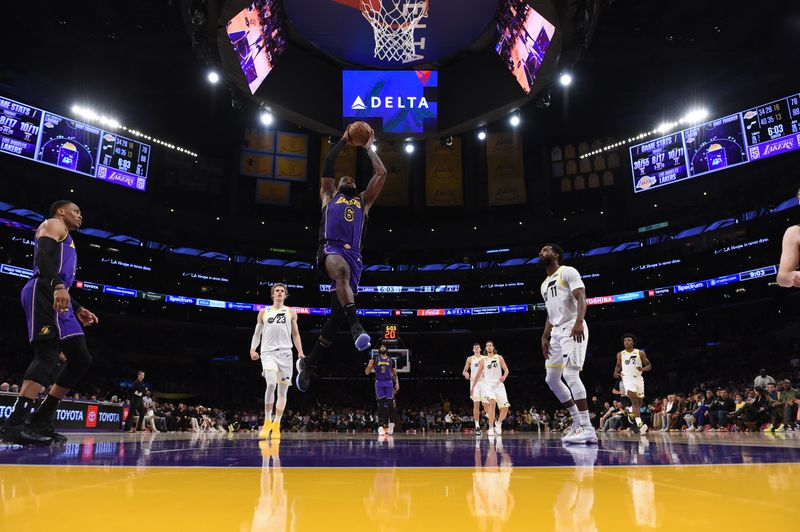 LOS ANGELES, CA - NOVEMBER 4: LeBron James #6 of the Los Angeles Lakers drives to the basket during the game against the Utah Jazz on November 4, 2022 at Crypto.Com Arena in Los Angeles, California. NOTE TO USER: User expressly acknowledges and agrees that, by downloading and/or using this Photograph, user is consenting to the terms and conditions of the Getty Images License Agreement. Mandatory Copyright Notice: Copyright 2022 NBAE (Photo by Juan Ocampo/NBAE via Getty Images)