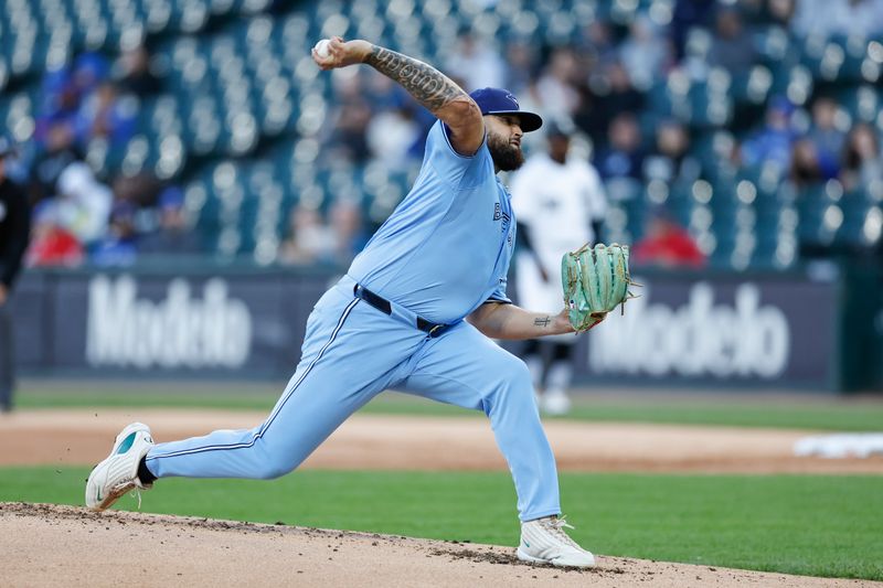 May 27, 2024; Chicago, Illinois, USA; Toronto Blue Jays starting pitcher Alek Manoah (6) delivers a pitch against the Chicago White Sox during the first inning at Guaranteed Rate Field. Mandatory Credit: Kamil Krzaczynski-USA TODAY Sports