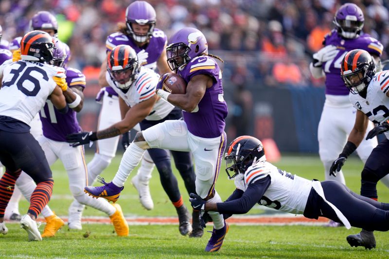 Minnesota Vikings running back Aaron Jones (33) runs during the first half of an NFL football game against the Chicago Bears, Sunday, Nov. 24, 2024, in Chicago. (AP Photo/Erin Hooley)