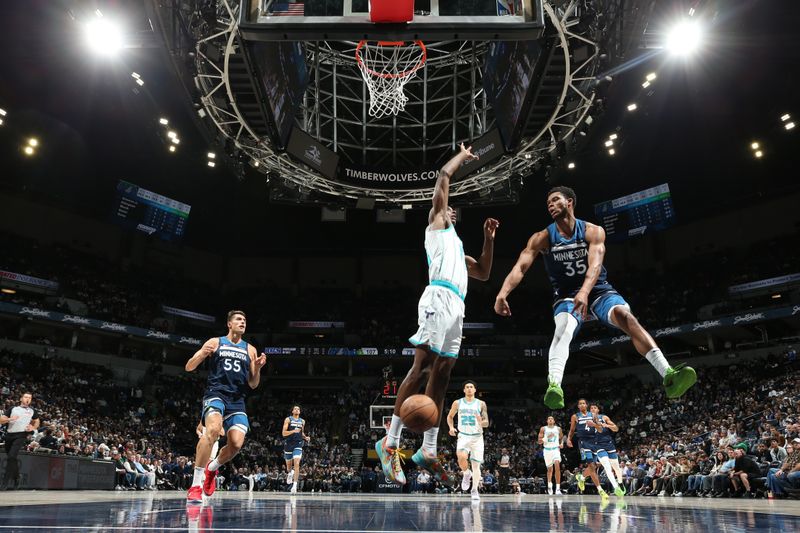 MINNEAPOLIS, MN -  NOVEMBER 4: PJ Dozier #35 of the Minnesota Timberwolves passes the ball during the game against the Charlotte Hornets on November 4, 2024 at Target Center in Minneapolis, Minnesota. NOTE TO USER: User expressly acknowledges and agrees that, by downloading and or using this Photograph, user is consenting to the terms and conditions of the Getty Images License Agreement. Mandatory Copyright Notice: Copyright 2024 NBAE (Photo by David Sherman/NBAE via Getty Images)