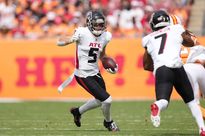 Atlanta Falcons wide receiver Drake London (5) runs after a catch during an NFL football game against the Tampa Bay Buccaneers, Sunday, Oct. 27, 2024, in Tampa, Fla. (AP Photo/Peter Joneleit)