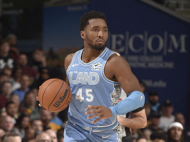 CLEVELAND, OH - JANUARY 12:  Donovan Mitchell #45 of the Cleveland Cavaliers handles the ball during the game against the Indiana Pacers on January 12, 2025 at Rocket Mortgage FieldHouse in Cleveland, Ohio. NOTE TO USER: User expressly acknowledges and agrees that, by downloading and/or using this Photograph, user is consenting to the terms and conditions of the Getty Images License Agreement. Mandatory Copyright Notice: Copyright 2025 NBAE (Photo by David Liam Kyle/NBAE via Getty Images)