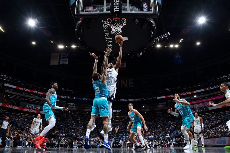 ORLANDO, FL - FEBRUARY 12: Wendell Carter Jr. #34 of the Orlando Magic drives to the basket during the game against the Charlotte Hornets on February 12, 2025 at Kia Center in Orlando, Florida. NOTE TO USER: User expressly acknowledges and agrees that, by downloading and or using this photograph, User is consenting to the terms and conditions of the Getty Images License Agreement. Mandatory Copyright Notice: Copyright 2025 NBAE (Photo by Fernando Medina/NBAE via Getty Images)