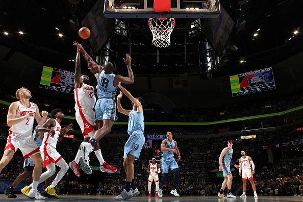 MEMPHIS, TN - DECEMBER 15:  Jeff Green #32 of the Houston Rockets  drives to the basket during the game against the Memphis Grizzlies on December 15, 2023 at FedExForum in Memphis, Tennessee. NOTE TO USER: User expressly acknowledges and agrees that, by downloading and or using this photograph, User is consenting to the terms and conditions of the Getty Images License Agreement. Mandatory Copyright Notice: Copyright 2023 NBAE (Photo by Joe Murphy/NBAE via Getty Images)