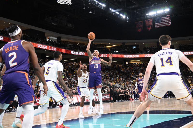 LOS ANGELES, CA - OCTOBER 6: Damion Lee #10 of the Phoenix Suns drives to the basket during the game against the Los Angeles Lakers on October 6, 2024 at Acrisure Arena in Palm Springs, California. NOTE TO USER: User expressly acknowledges and agrees that, by downloading and/or using this Photograph, user is consenting to the terms and conditions of the Getty Images License Agreement. Mandatory Copyright Notice: Copyright 2024 NBAE (Photo by Adam Pantozzi/NBAE via Getty Images)