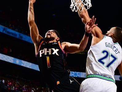 PHOENIX, AZ - NOVEMBER 15: Devin Booker #1 of the Phoenix Suns drives to the basket during the game against the Minnesota Timberwolves on November 15, 2023 at Footprint Center in Phoenix, Arizona. NOTE TO USER: User expressly acknowledges and agrees that, by downloading and or using this photograph, user is consenting to the terms and conditions of the Getty Images License Agreement. Mandatory Copyright Notice: Copyright 2023 NBAE (Photo by Barry Gossage/NBAE via Getty Images)