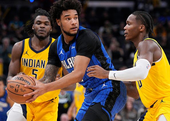 INDIANAPOLIS, INDIANA - NOVEMBER 19: Chuma Okeke #3 of the Orlando Magic controls the ball against Bennedict Mathurin #00 and Jarace Walker #5 of the Indiana Pacers during the second half of an NBA basketball game at Gainbridge Fieldhouse on November 19, 2023 in Indianapolis, Indiana. NOTE TO USER: User expressly acknowledges and agrees that, by downloading and or using this photograph, User is consenting to the terms and conditions of the Getty Images License Agreement. (Photo by Jeff Dean/Getty Images)