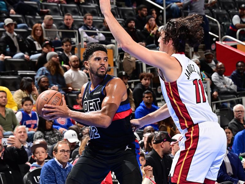 DETROIT, MI - NOVEMBER 12: Tobias Harris #12 of the Detroit Pistons handles the ball during the game against the Miami Heat during the Emirates NBA Cup game on November 12, 2024 at Little Caesars Arena in Detroit, Michigan. NOTE TO USER: User expressly acknowledges and agrees that, by downloading and/or using this photograph, User is consenting to the terms and conditions of the Getty Images License Agreement. Mandatory Copyright Notice: Copyright 2024 NBAE (Photo by Chris Schwegler/NBAE via Getty Images)