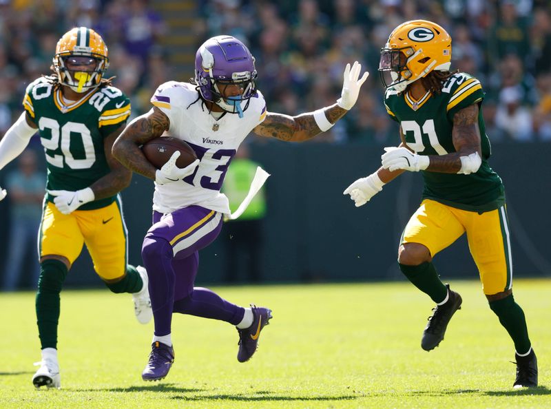 Minnesota Vikings running back Aaron Jones (33) runs during a NFL football game against the Green Bay Packers Sunday, Sept. 29, 2024, in Green Bay, Wis. (AP Photo/Jeffrey Phelps