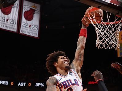 MIAMI, FL - DECEMBER 25: Kelly Oubre Jr. #9 of the Philadelphia 76ers dunks the ball during the game against the Miami Heat on December 25, 2023 at Kaseya Center in Miami, Florida. NOTE TO USER: User expressly acknowledges and agrees that, by downloading and or using this Photograph, user is consenting to the terms and conditions of the Getty Images License Agreement. Mandatory Copyright Notice: Copyright 2023 NBAE (Photo by David Sherman/NBAE via Getty Images)