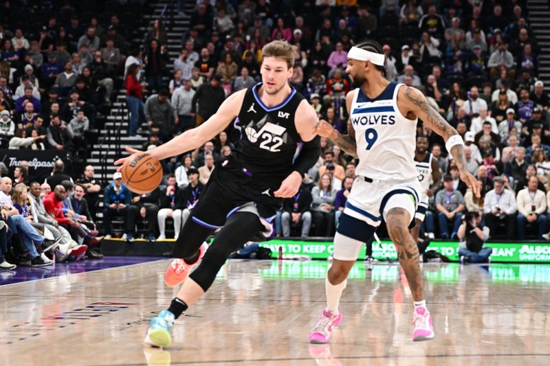 SALT LAKE CITY, UT - JANUARY 30:  Kyle Filipowski #22 of the Utah Jazz dribbles the ball during the game against the Minnesota Timberwolves on January 30, 2025 at Delta Center in Salt Lake City, Utah. NOTE TO USER: User expressly acknowledges and agrees that, by downloading and or using this Photograph, User is consenting to the terms and conditions of the Getty Images License Agreement. Mandatory Copyright Notice: Copyright 2025 NBAE (Photo by Melissa Majchrzak/NBAE via Getty Images)