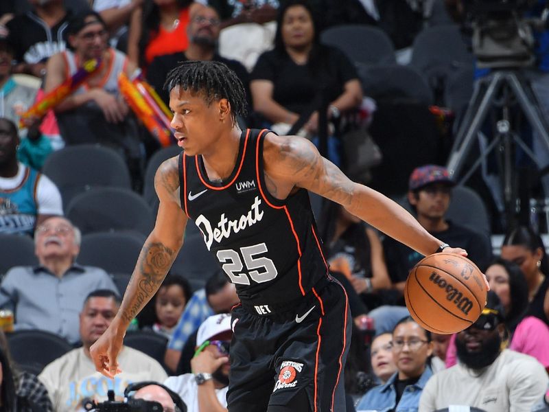 SAN ANTONIO, TX - APRIL 14: Marcus Sasser #25 of the Detroit Pistons dribbles the ball during the game against the San Antonio Spurs on April 14, 2024 at the Frost Bank Center in San Antonio, Texas. NOTE TO USER: User expressly acknowledges and agrees that, by downloading and or using this photograph, user is consenting to the terms and conditions of the Getty Images License Agreement. Mandatory Copyright Notice: Copyright 2024 NBAE (Photos by Michael Gonzales/NBAE via Getty Images)