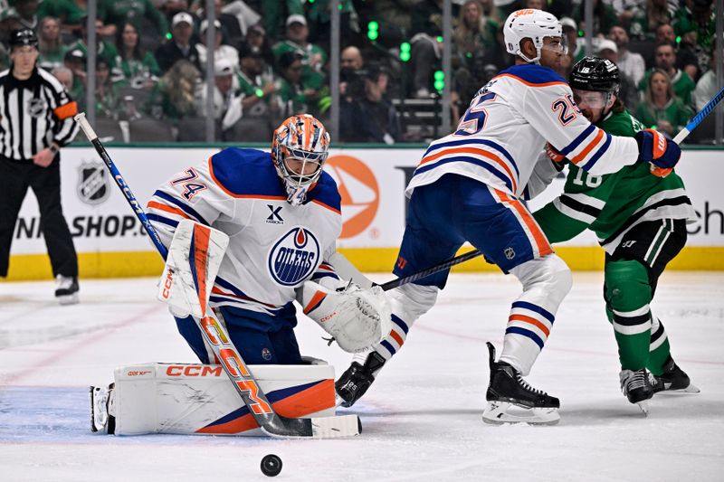 May 21, 2025; Dallas, Texas, USA; Edmonton Oilers goaltender Stuart Skinner (74) makes a save against the Dallas Stars in the second period during game one of the Western Conference Final of the 2025 Stanley Cup Playoffs at American Airlines Center. Mandatory Credit: Jerome Miron-Imagn Images