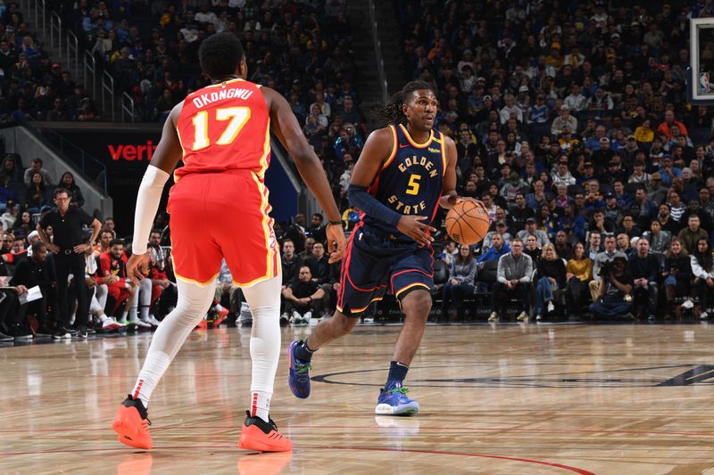 SAN FRANCISCO, CA - NOVEMBER 20: Kevon Looney #5 of the Golden State Warriors handles the ball during the game against the Atlanta Hawks on November 20, 2024 at Chase Center in San Francisco, California. NOTE TO USER: User expressly acknowledges and agrees that, by downloading and or using this photograph, user is consenting to the terms and conditions of Getty Images License Agreement. Mandatory Copyright Notice: Copyright 2024 NBAE (Photo by Noah Graham/NBAE via Getty Images)