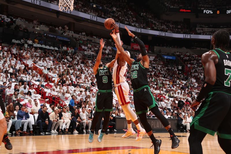 MIAMI, FL - APRIL 27: Players go up for the rebound during the game during Round 1 Game 3 of the 2024 NBA Playoffs on April 27, 2024 at Kaseya Center in Miami, Florida. NOTE TO USER: User expressly acknowledges and agrees that, by downloading and or using this Photograph, user is consenting to the terms and conditions of the Getty Images License Agreement. Mandatory Copyright Notice: Copyright 2024 NBAE (Photo by Issac Baldizon/NBAE via Getty Images)