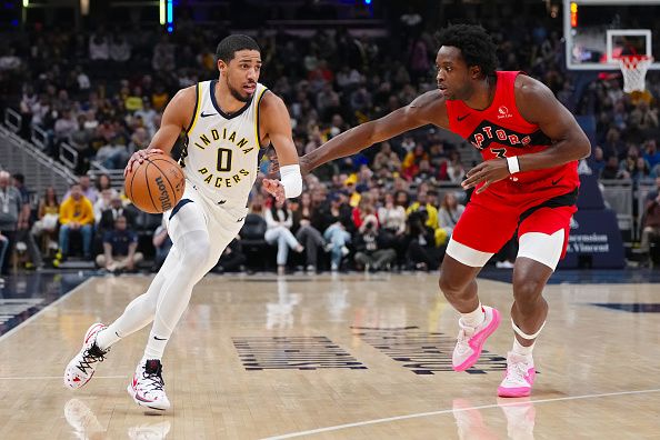 INDIANAPOLIS, INDIANA - NOVEMBER 22: Tyrese Haliburton #0 of the Indiana Pacers dribbles the ball while being guarded by OG Anunoby #3 of the Toronto Raptors in the first quarter at Gainbridge Fieldhouse on November 22, 2023 in Indianapolis, Indiana. NOTE TO USER: User expressly acknowledges and agrees that, by downloading and or using this photograph, User is consenting to the terms and conditions of the Getty Images License Agreement. (Photo by Dylan Buell/Getty Images)