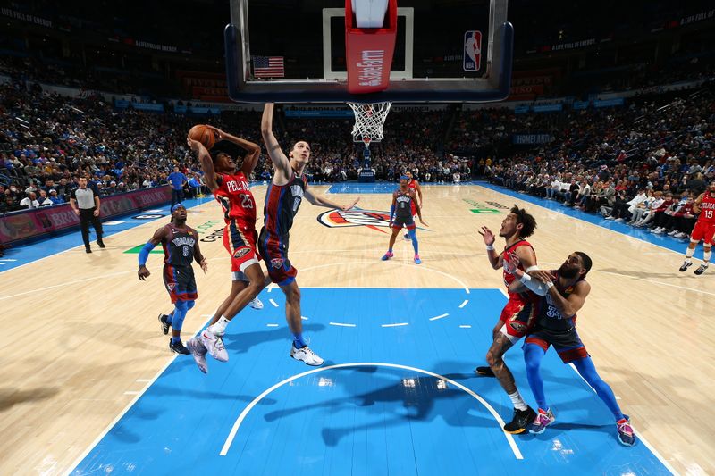 OKLAHOMA CITY, OK - DECEMBER 23: Trey Murphy III #25 of the New Orleans Pelicans drives to the basket during the game against the Oklahoma City Thunder on December 23, 2022 at Paycom Arena in Oklahoma City, Oklahoma. NOTE TO USER: User expressly acknowledges and agrees that, by downloading and or using this photograph, User is consenting to the terms and conditions of the Getty Images License Agreement. Mandatory Copyright Notice: Copyright 2022 NBAE (Photo by Zach Beeker/NBAE via Getty Images)