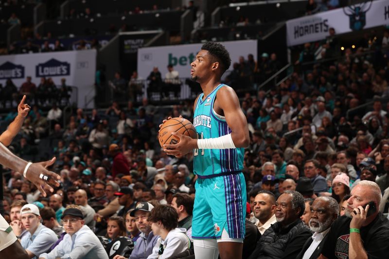 CHARLOTTE, NC - FEBRUARY 29: Brandon Miller #24 of the Charlotte Hornets looks to pass the ball during the game against the Milwaukee Bucks on February 29, 2024 at Spectrum Center in Charlotte, North Carolina. NOTE TO USER: User expressly acknowledges and agrees that, by downloading and or using this photograph, User is consenting to the terms and conditions of the Getty Images License Agreement. Mandatory Copyright Notice: Copyright 2024 NBAE (Photo by Kent Smith/NBAE via Getty Images)