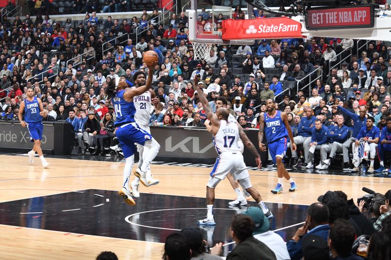 LOS ANGELES, CA - JANUARY 17: Terance Mann #14 of the LA Clippers drives to the basket during the game against the Philadelphia 76ers on January 17, 2023 at Crypto.Com Arena in Los Angeles, California. NOTE TO USER: User expressly acknowledges and agrees that, by downloading and/or using this Photograph, user is consenting to the terms and conditions of the Getty Images License Agreement. Mandatory Copyright Notice: Copyright 2023 NBAE (Photo by Adam Pantozzi/NBAE via Getty Images)