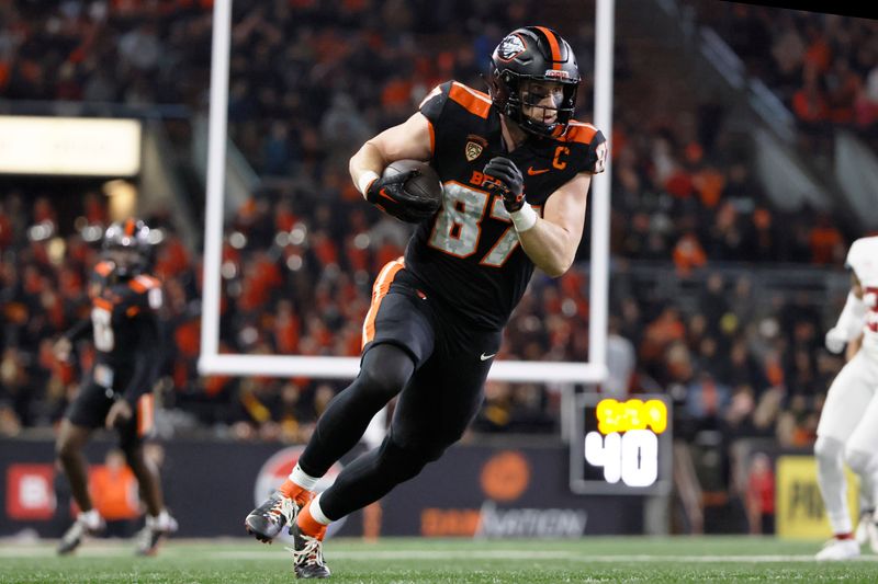 Oregon State Beavers Edge Out Washington State Cougars with Defensive Dominance
