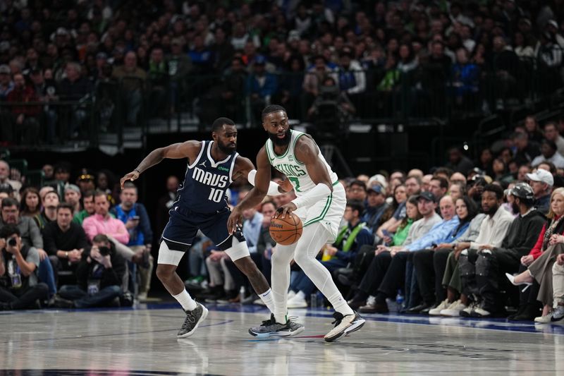 DALLAS, TX - JANUARY 22: Jaylen Brown #7 of the Boston Celtics dribbles the ball during the game against the Dallas Mavericks on January 22, 2024 at the American Airlines Center in Dallas, Texas. NOTE TO USER: User expressly acknowledges and agrees that, by downloading and or using this photograph, User is consenting to the terms and conditions of the Getty Images License Agreement. Mandatory Copyright Notice: Copyright 2024 NBAE (Photo by Glenn James/NBAE via Getty Images)