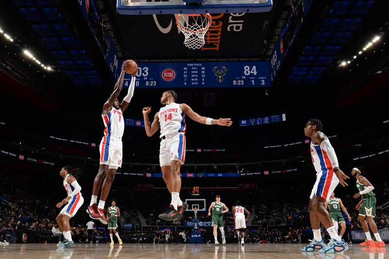 DETROIT, MI - OCTOBER 6: Paul Reed #7 of the Detroit Pistons rebounds the ball during the game against the Milwaukee Bucks during a NBA preseason game on October 6, 2024 at Little Caesars Arena in Detroit, Michigan. NOTE TO USER: User expressly acknowledges and agrees that, by downloading and/or using this photograph, User is consenting to the terms and conditions of the Getty Images License Agreement. Mandatory Copyright Notice: Copyright 2024 NBAE (Photo by Chris Schwegler/NBAE via Getty Images)