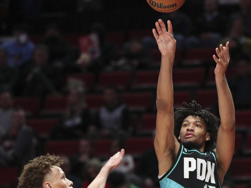 PORTLAND, OREGON - MARCH 27: Shaedon Sharpe #17 of the Portland Trail Blazers shoots the ball against Dyson Daniels #11 of the New Orleans Pelicans during the fourth quarter at Moda Center on March 27, 2023 in Portland, Oregon. NOTE TO USER: User expressly acknowledges and agrees that, by downloading and or using this photograph, user is consenting to the terms and conditions of the Getty Images License Agreement. (Photo by Amanda Loman/Getty Images)