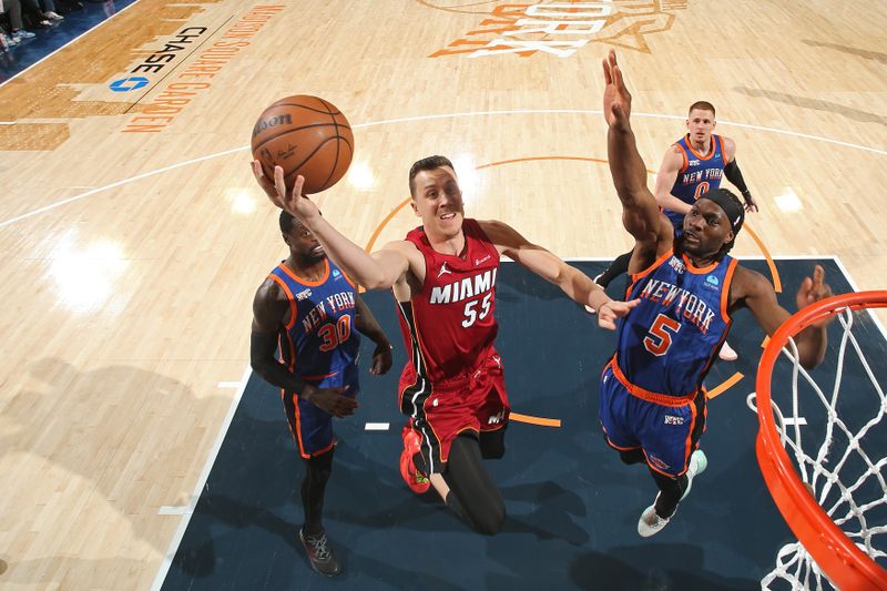 NEW YORK, NY - JANUARY 27: Duncan Robinson #55 of the Miami Heat drives to the basket during the game against the New York Knicks on January 27, 2024 at Madison Square Garden in New York City, New York.  NOTE TO USER: User expressly acknowledges and agrees that, by downloading and or using this photograph, User is consenting to the terms and conditions of the Getty Images License Agreement. Mandatory Copyright Notice: Copyright 2024 NBAE  (Photo by Nathaniel S. Butler/NBAE via Getty Images)