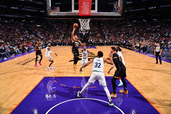 PHOENIX, AZ - NOVEMBER 15: Eric Gordon #23 of the Phoenix Suns shoots the ball during the game against the Minnesota Timberwolves on November 15, 2023 at Footprint Center in Phoenix, Arizona. NOTE TO USER: User expressly acknowledges and agrees that, by downloading and or using this photograph, user is consenting to the terms and conditions of the Getty Images License Agreement. Mandatory Copyright Notice: Copyright 2023 NBAE (Photo by Barry Gossage/NBAE via Getty Images)