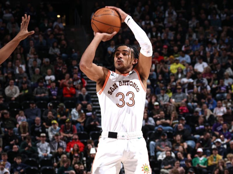 SALT LAKE CITY, UT - FEBRUARY 25: Tre Jones #33 of the San Antonio Spurs shoots the ball during the game against the Utah Jazz on February 25, 2024 at vivint.SmartHome Arena in Salt Lake City, Utah. NOTE TO USER: User expressly acknowledges and agrees that, by downloading and or using this Photograph, User is consenting to the terms and conditions of the Getty Images License Agreement. Mandatory Copyright Notice: Copyright 2024 NBAE (Photo by Melissa Majchrzak/NBAE via Getty Images)