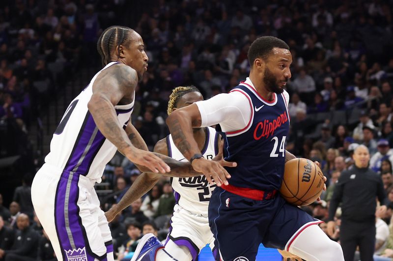 SACRAMENTO, CALIFORNIA - NOVEMBER 08: Norman Powell #24 of the LA Clippers dribbles past DeMar DeRozan #10 of the Sacramento Kings in the first half at Golden 1 Center on November 08, 2024 in Sacramento, California. NOTE TO USER: User expressly acknowledges and agrees that, by downloading and/or using this photograph, user is consenting to the terms and conditions of the Getty Images License Agreement.  (Photo by Ezra Shaw/Getty Images)