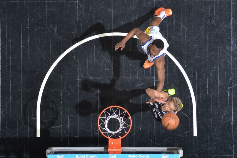 SAN ANTONIO, TX - MARCH 11:  Jeremy Sochan #10 of the San Antonio Spurs grabs a rebound during the game against the Golden State Warriors on March 11, 2024 at the Frost Bank Center in San Antonio, Texas. NOTE TO USER: User expressly acknowledges and agrees that, by downloading and or using this photograph, user is consenting to the terms and conditions of the Getty Images License Agreement. Mandatory Copyright Notice: Copyright 2024 NBAE (Photos by Michael Gonzales/NBAE via Getty Images)