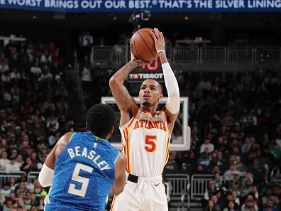 MILWAUKEE, WI - DECEMBER 2: Dejounte Murray #5 of the Atlanta Hawks shoots the ball during the game against the Milwaukee Bucks on December 2, 2023 at the Fiserv Forum Center in Milwaukee, Wisconsin. NOTE TO USER: User expressly acknowledges and agrees that, by downloading and or using this Photograph, user is consenting to the terms and conditions of the Getty Images License Agreement. Mandatory Copyright Notice: Copyright 2023 NBAE (Photo by Gary Dineen/NBAE via Getty Images).